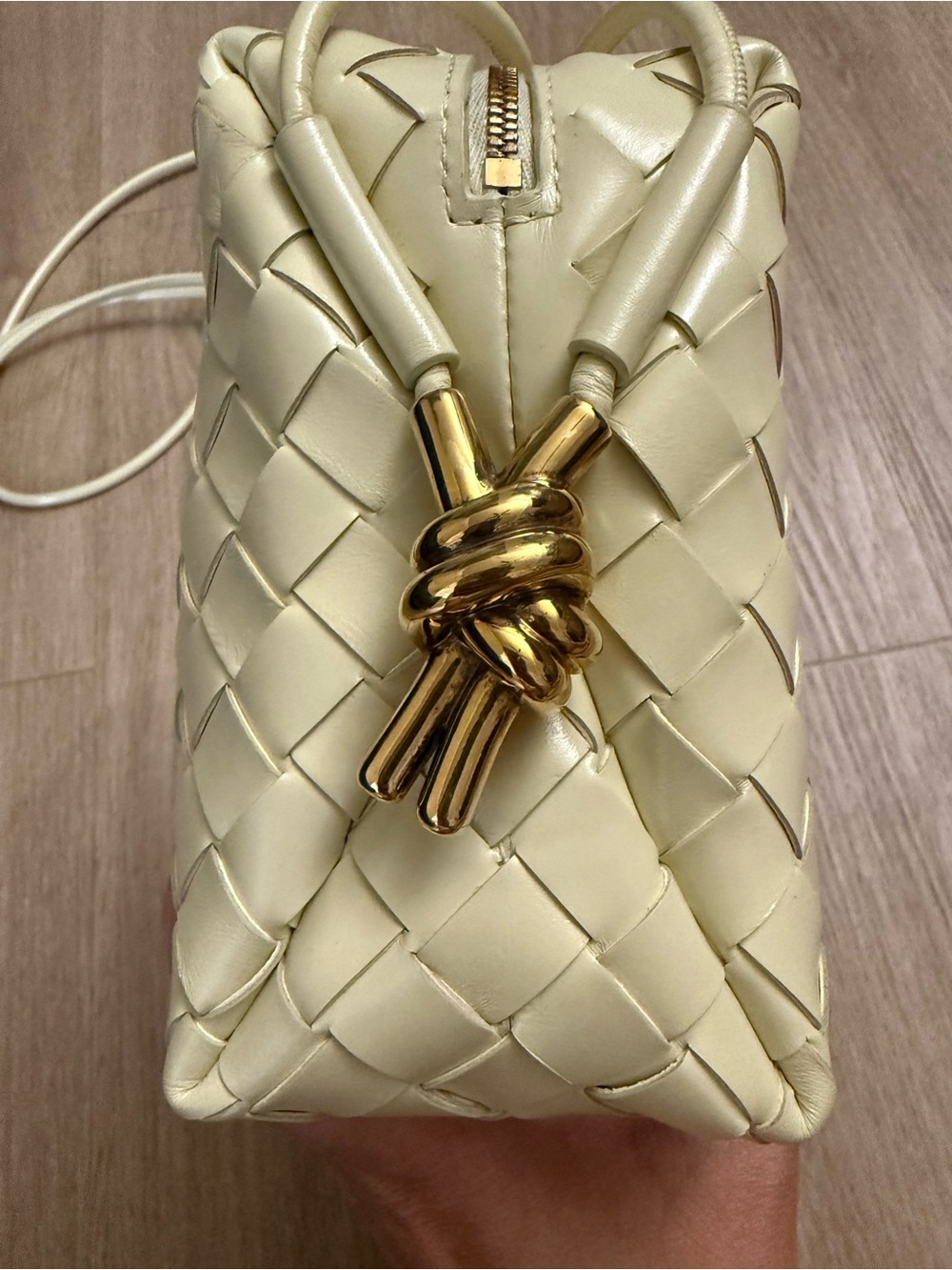 Bottega Veneta Small Loop Camera Bag – Ice Cream Intrecciato Leather – Gold Knot - Picture 4 of 6